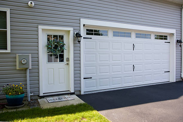 24/7 Emergency Garage Door Panel Replacement experts in Stanton, TX